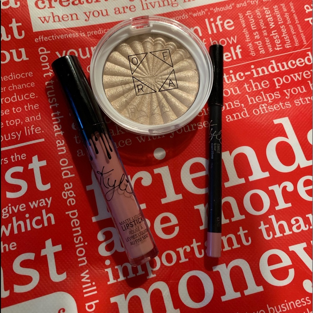Kylie lip liner, lip stick and OFRA highlighter